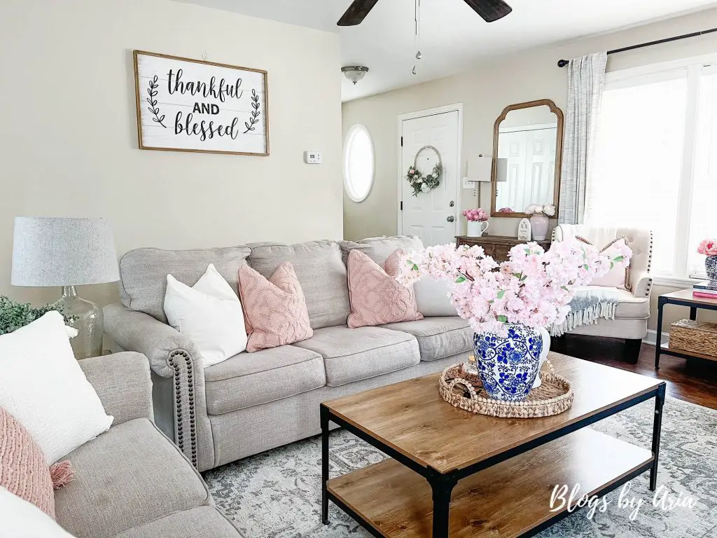 modern farmhouse spring decor