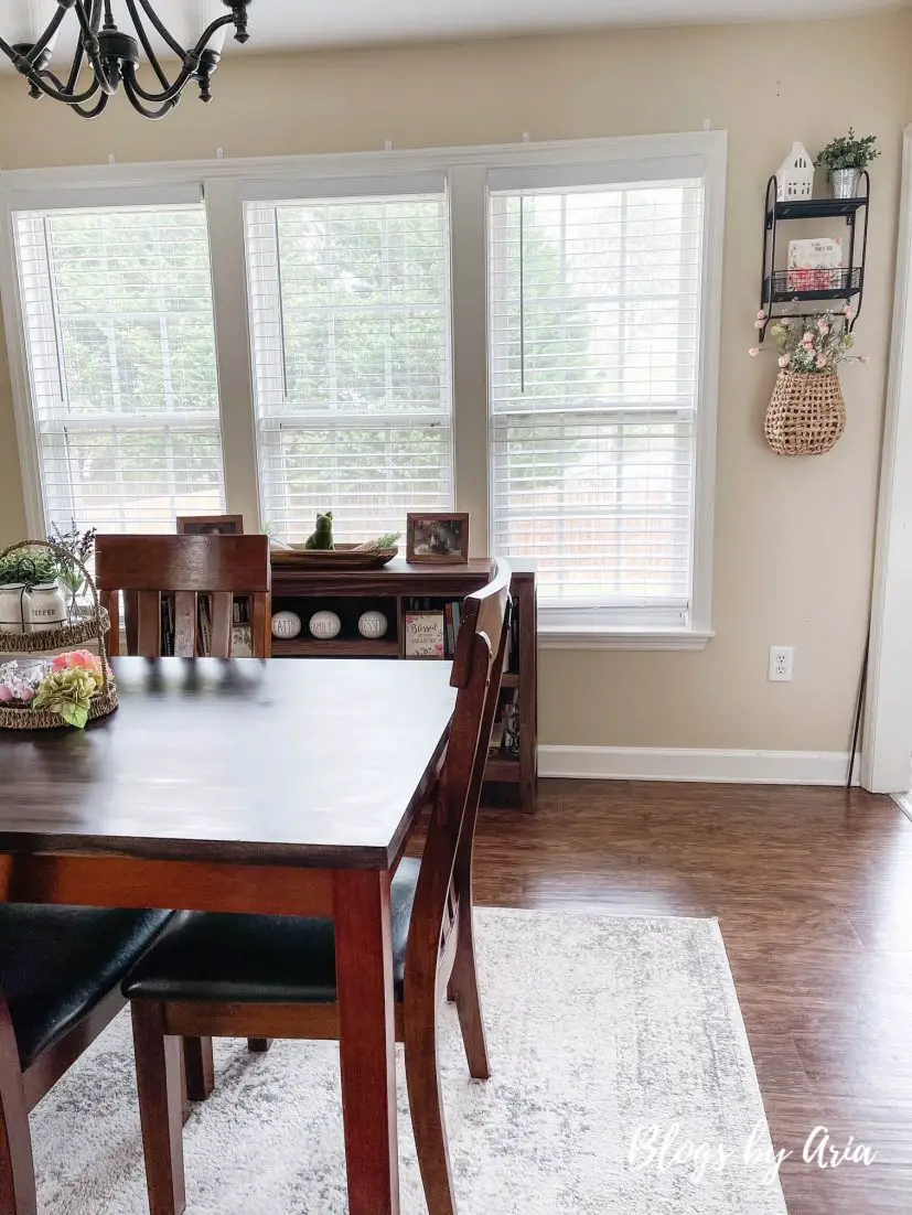 farmhouse Spring dining room decor