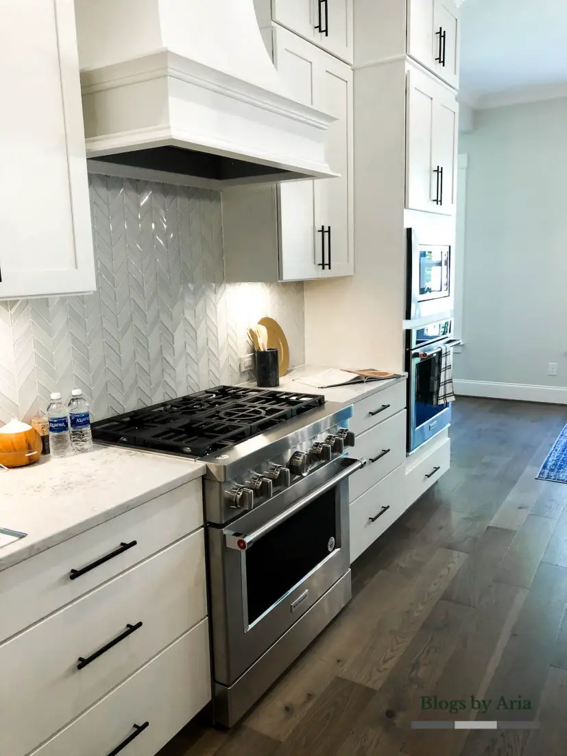 modern farmhouse white kitchen design