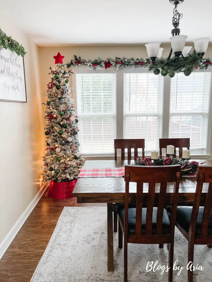 dining room with Christmas tree