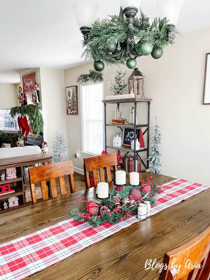 Christmas dining room decoration