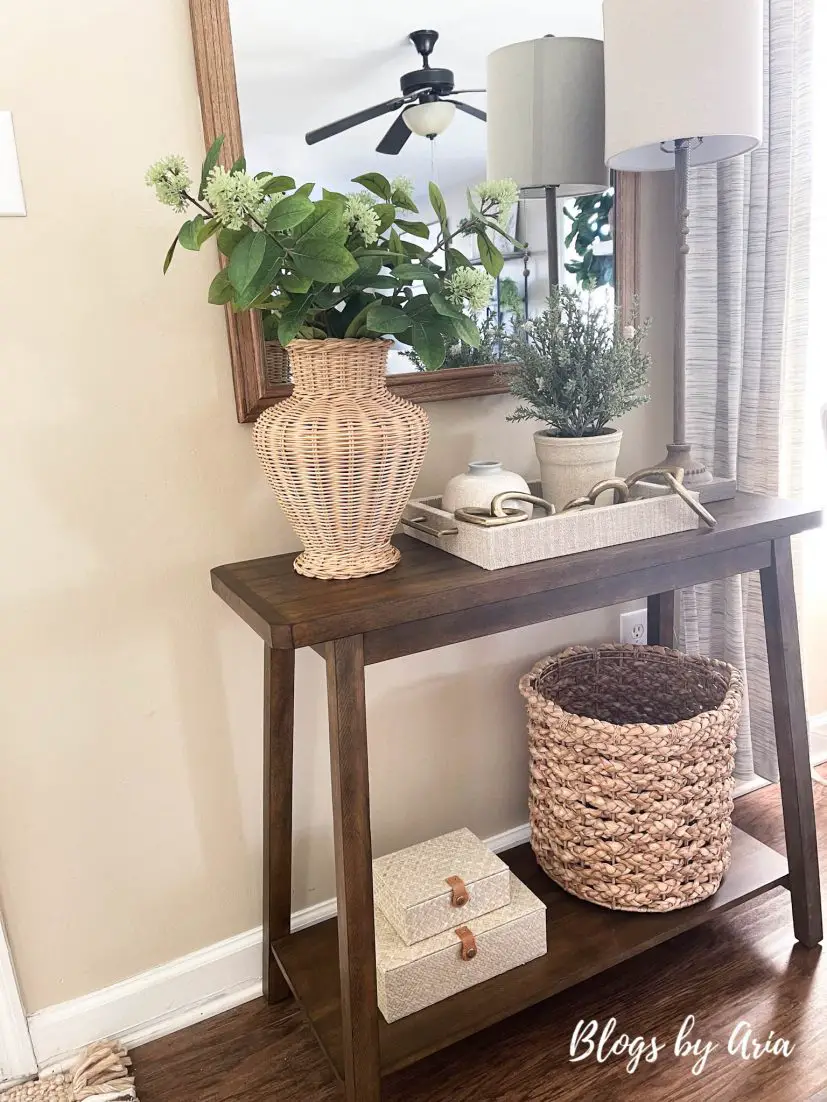 Small entryway table decorating