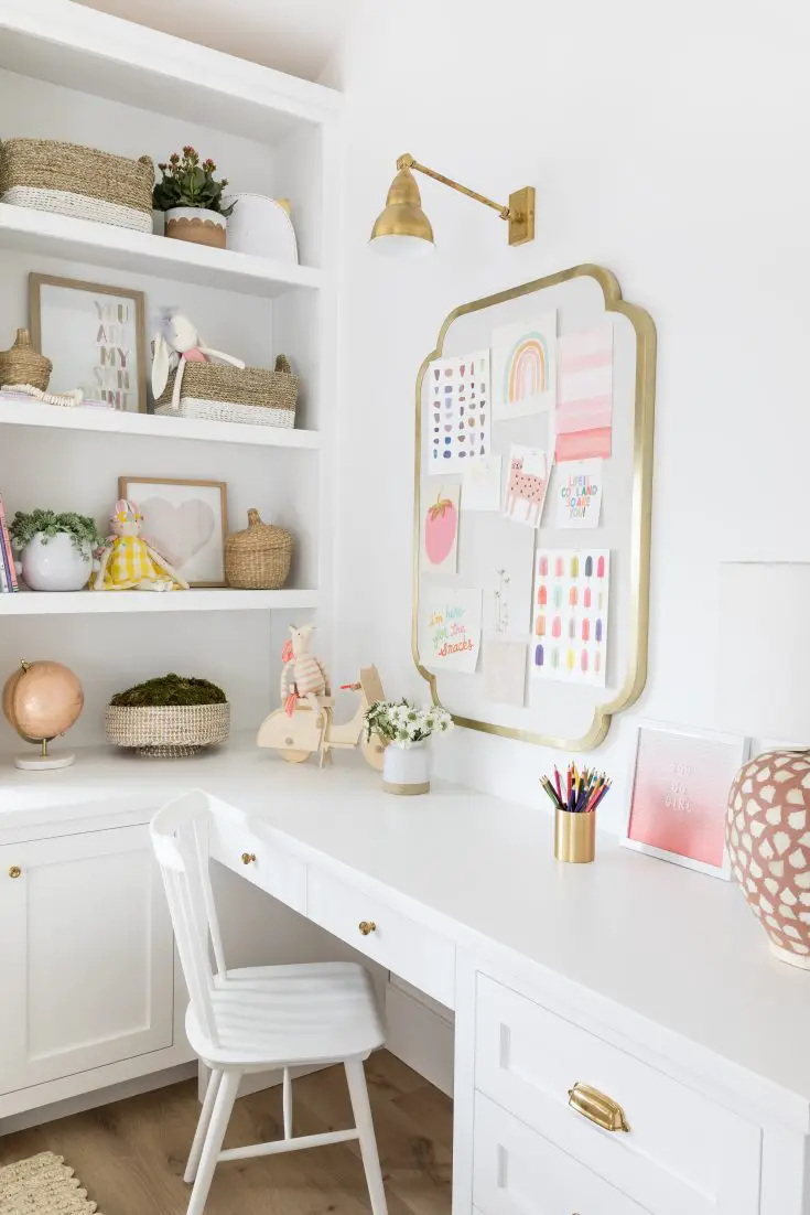 girls bedroom built in desk and shelves decorating ideas